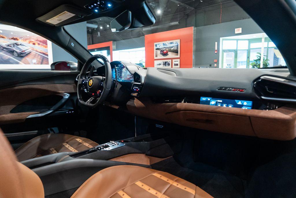 http://www.koenigseggchicago.com/galleria_images/71/71_p39_l.jpg
