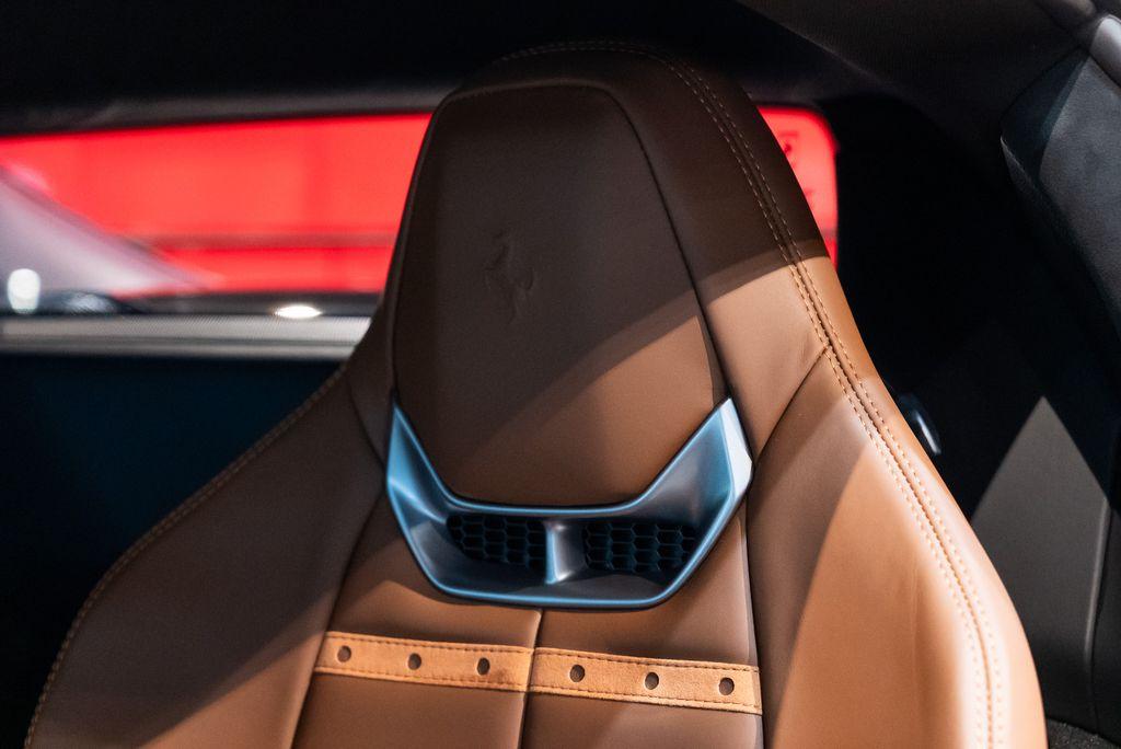 http://www.koenigseggchicago.com/galleria_images/71/71_p6_l.jpg