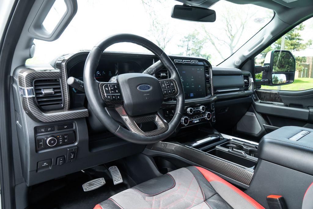 http://www.koenigseggchicago.com/galleria_images/74/74_p33_l.jpg