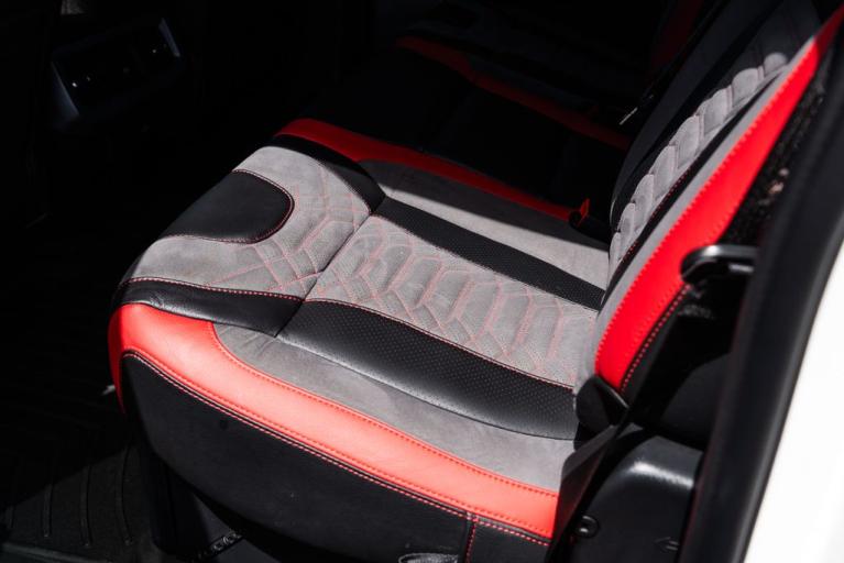 http://www.koenigseggchicago.com/galleria_images/74/74_p50_f.jpg