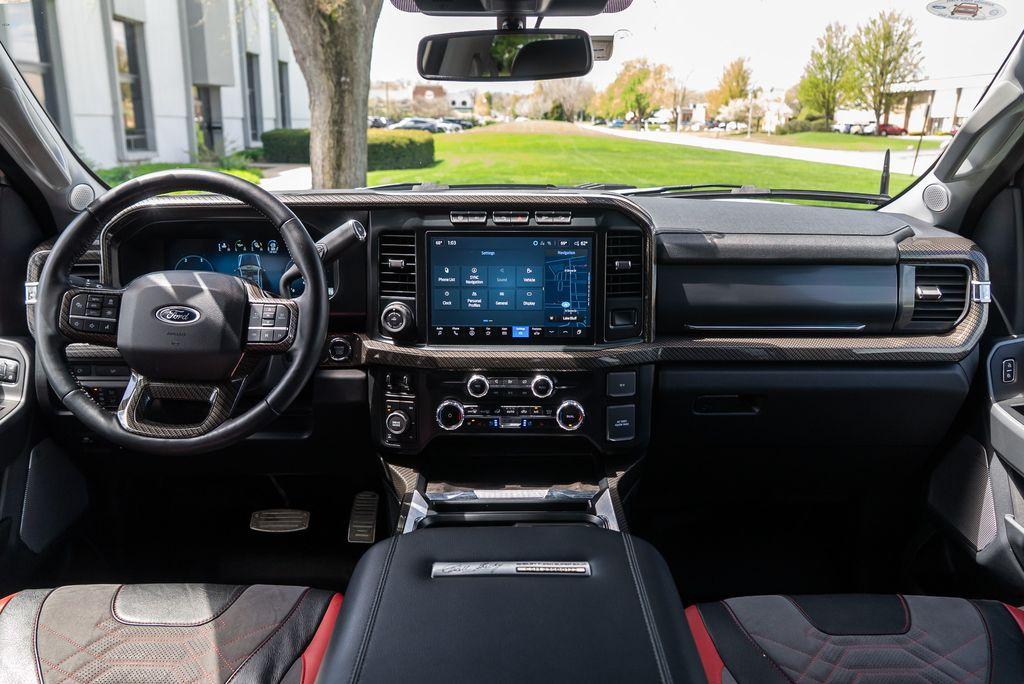 http://www.koenigseggchicago.com/galleria_images/74/74_p52_l.jpg