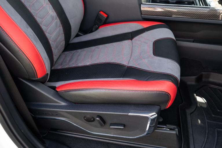 http://www.koenigseggchicago.com/galleria_images/74/74_p62_f.jpg