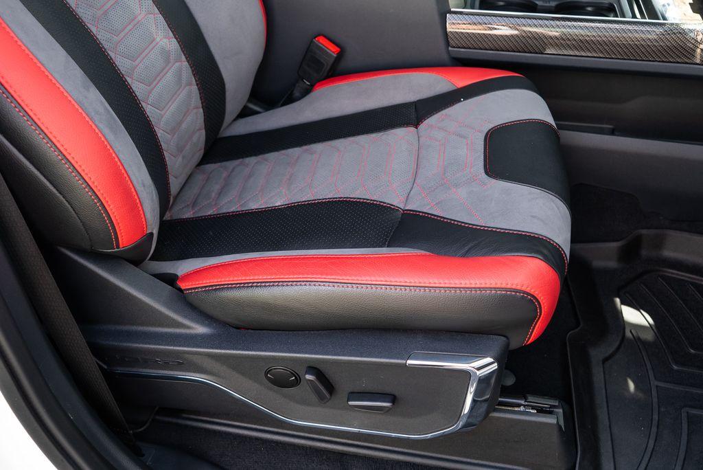 http://www.koenigseggchicago.com/galleria_images/74/74_p62_l.jpg