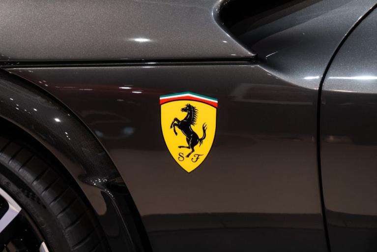 http://www.koenigseggchicago.com/galleria_images/76/76_p12_f.jpg