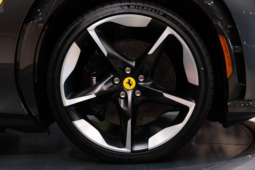 http://www.koenigseggchicago.com/galleria_images/76/76_p16_l.jpg