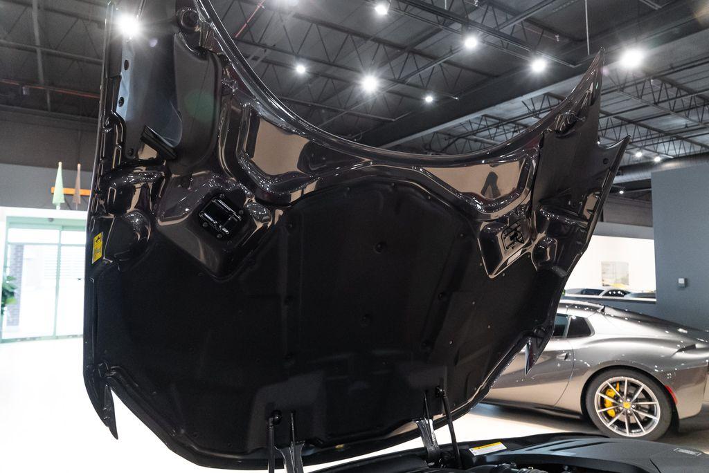 http://www.koenigseggchicago.com/galleria_images/76/76_p20_l.jpg