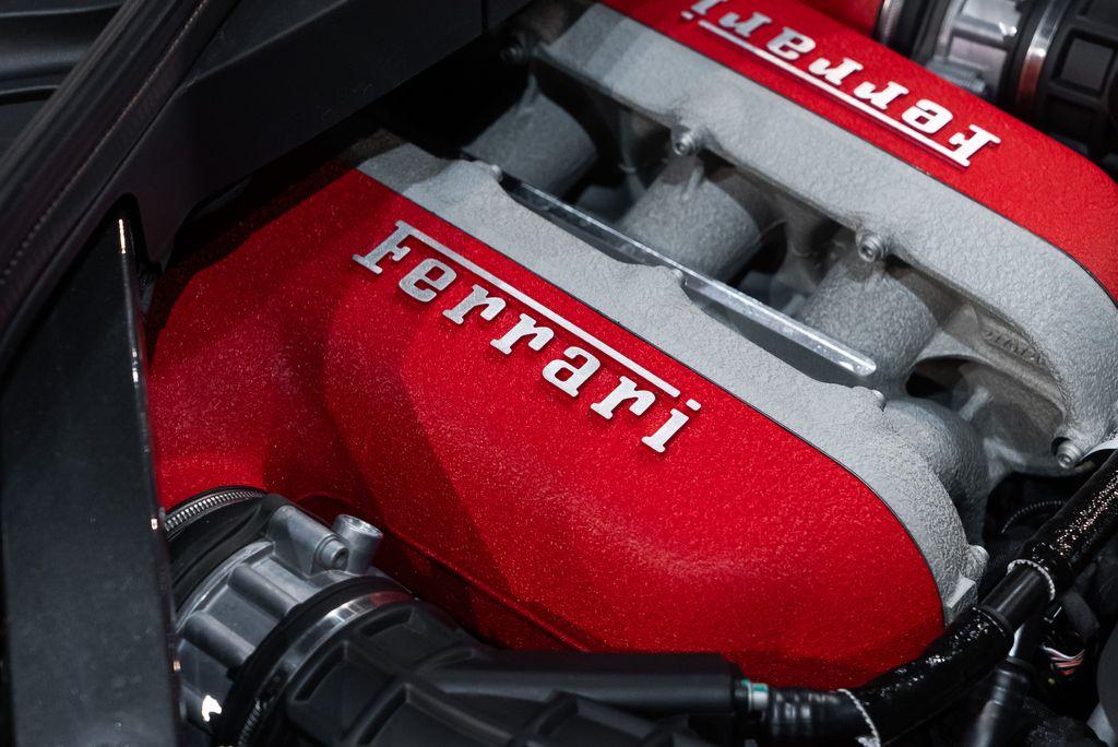 http://www.koenigseggchicago.com/galleria_images/76/76_p22_l.jpg