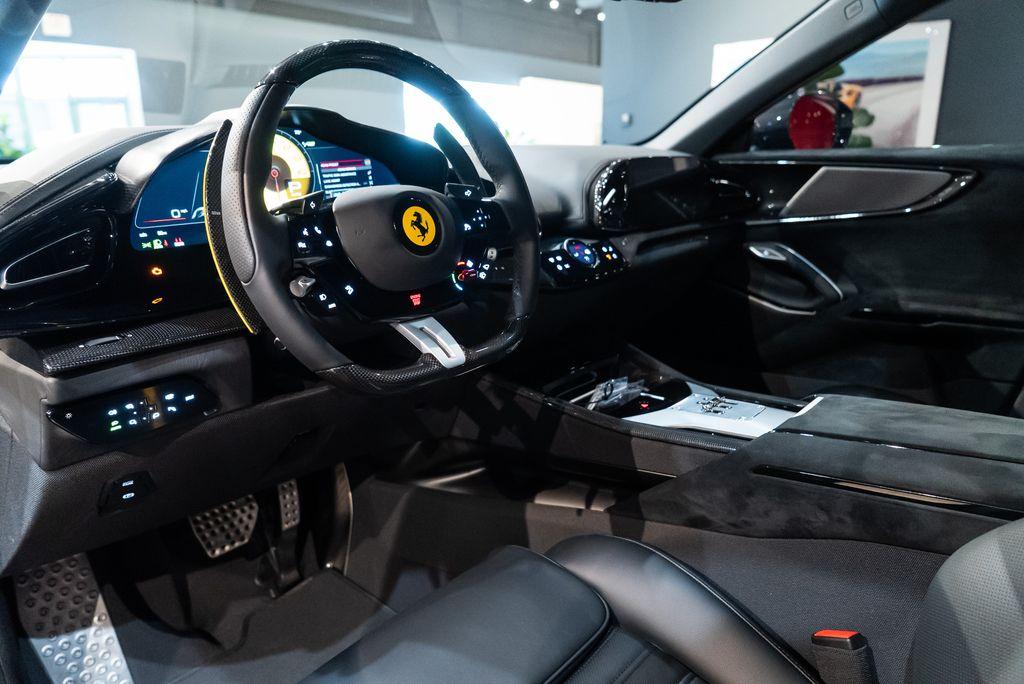 http://www.koenigseggchicago.com/galleria_images/76/76_p26_l.jpg