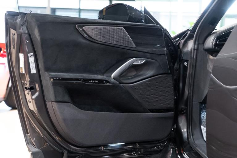 http://www.koenigseggchicago.com/galleria_images/76/76_p27_f.jpg