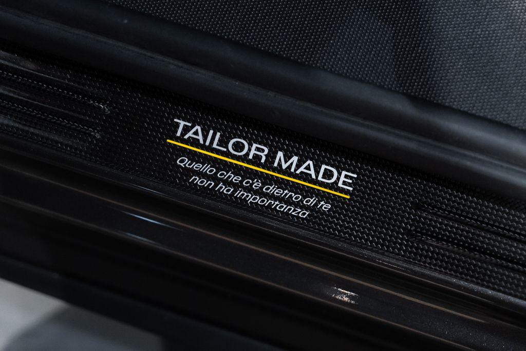 http://www.koenigseggchicago.com/galleria_images/76/76_p28_l.jpg