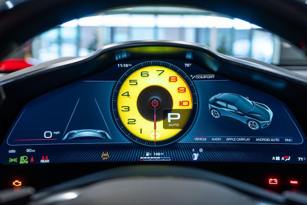 http://www.koenigseggchicago.com/galleria_images/76/76_p30_l.jpg