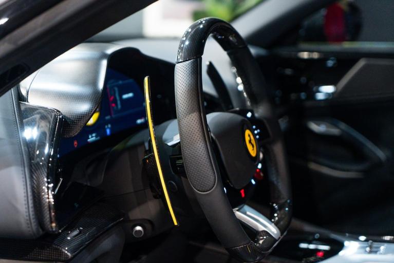 http://www.koenigseggchicago.com/galleria_images/76/76_p41_f.jpg