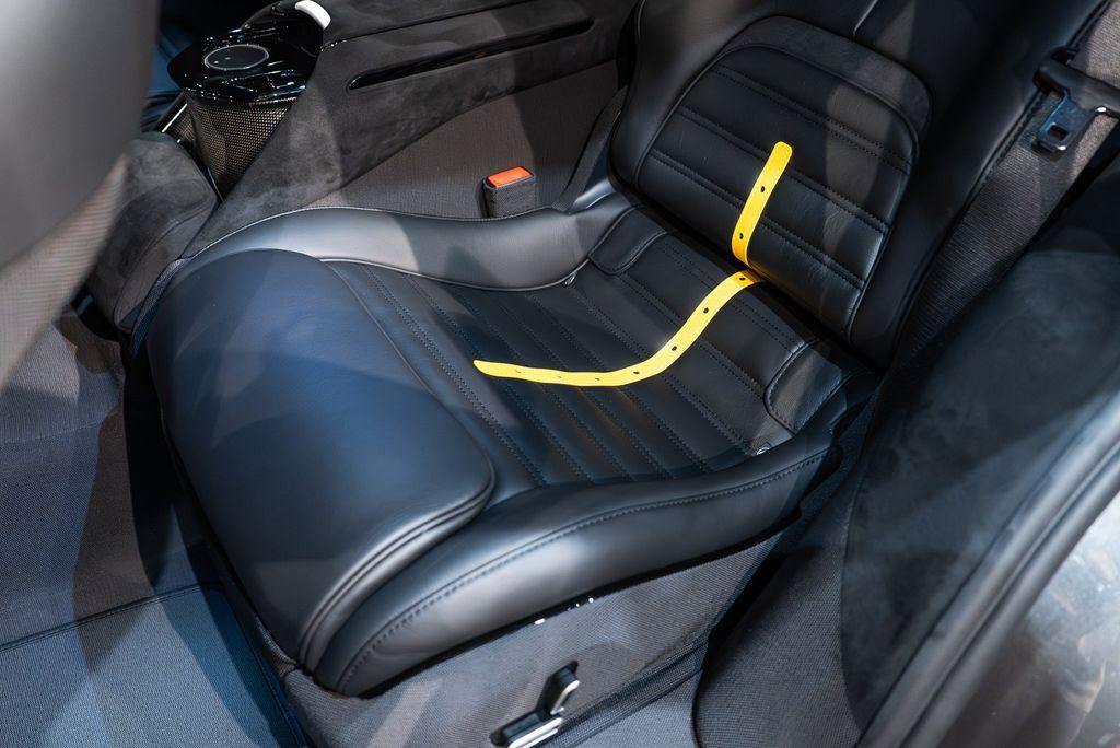 http://www.koenigseggchicago.com/galleria_images/76/76_p43_l.jpg