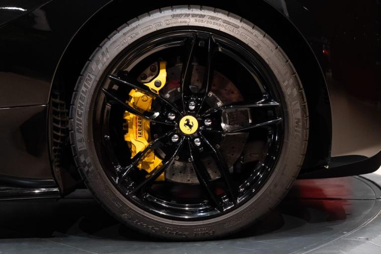 http://www.koenigseggchicago.com/galleria_images/77/77_p14_f.jpg