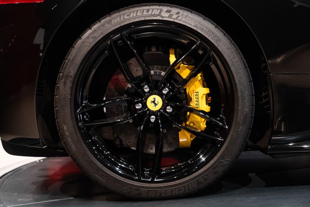 http://www.koenigseggchicago.com/galleria_images/77/77_p15_l.jpg