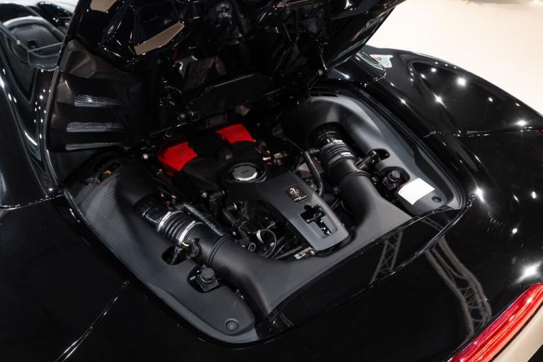 http://www.koenigseggchicago.com/galleria_images/77/77_p17_f.jpg