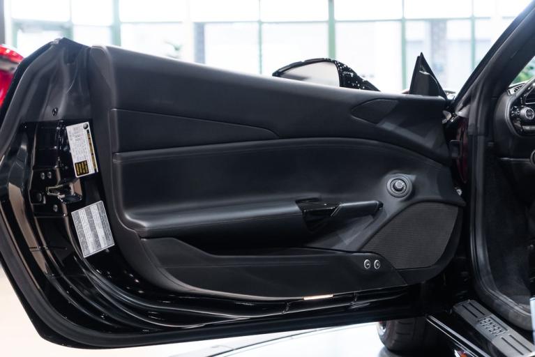 http://www.koenigseggchicago.com/galleria_images/77/77_p24_f.jpg
