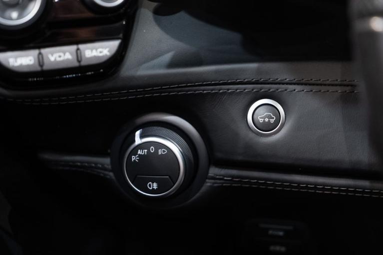 http://www.koenigseggchicago.com/galleria_images/77/77_p32_f.jpg