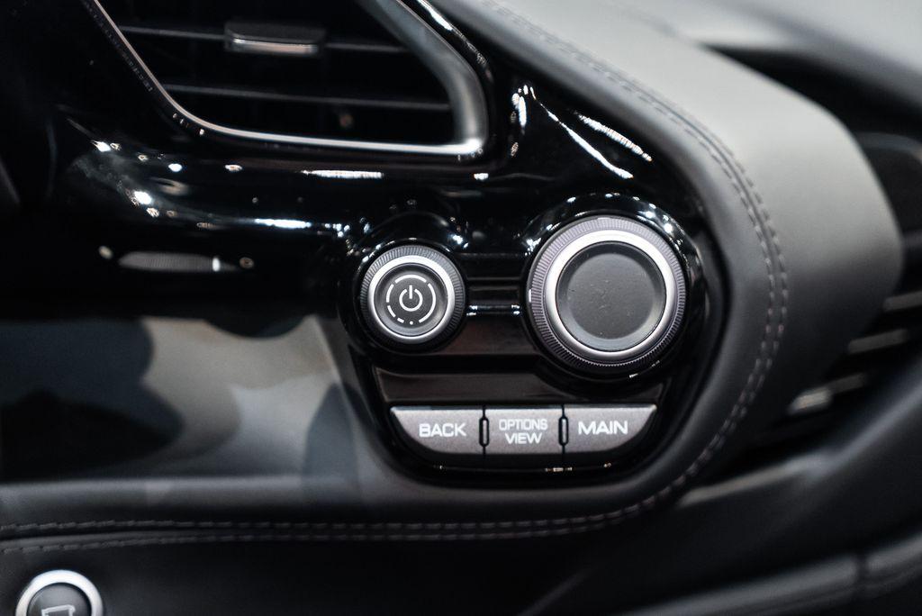 http://www.koenigseggchicago.com/galleria_images/77/77_p33_l.jpg