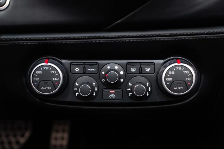 http://www.koenigseggchicago.com/galleria_images/77/77_p35_f.jpg