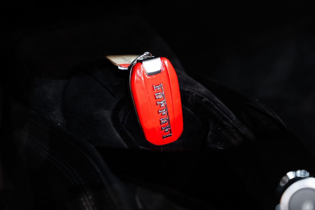 http://www.koenigseggchicago.com/galleria_images/77/77_p36_l.jpg
