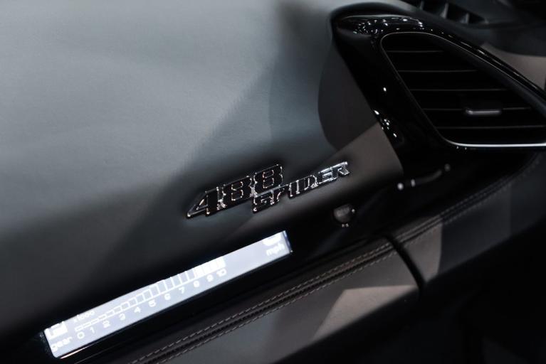 http://www.koenigseggchicago.com/galleria_images/77/77_p40_f.jpg