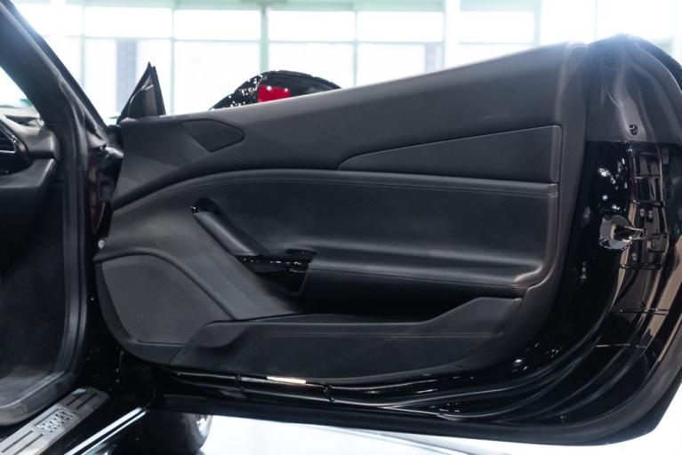 http://www.koenigseggchicago.com/galleria_images/77/77_p44_f.jpg