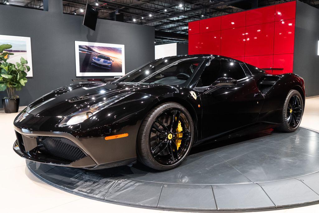 http://www.koenigseggchicago.com/galleria_images/77/77_p45_l.jpg