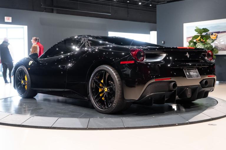 http://www.koenigseggchicago.com/galleria_images/77/77_p46_f.jpg