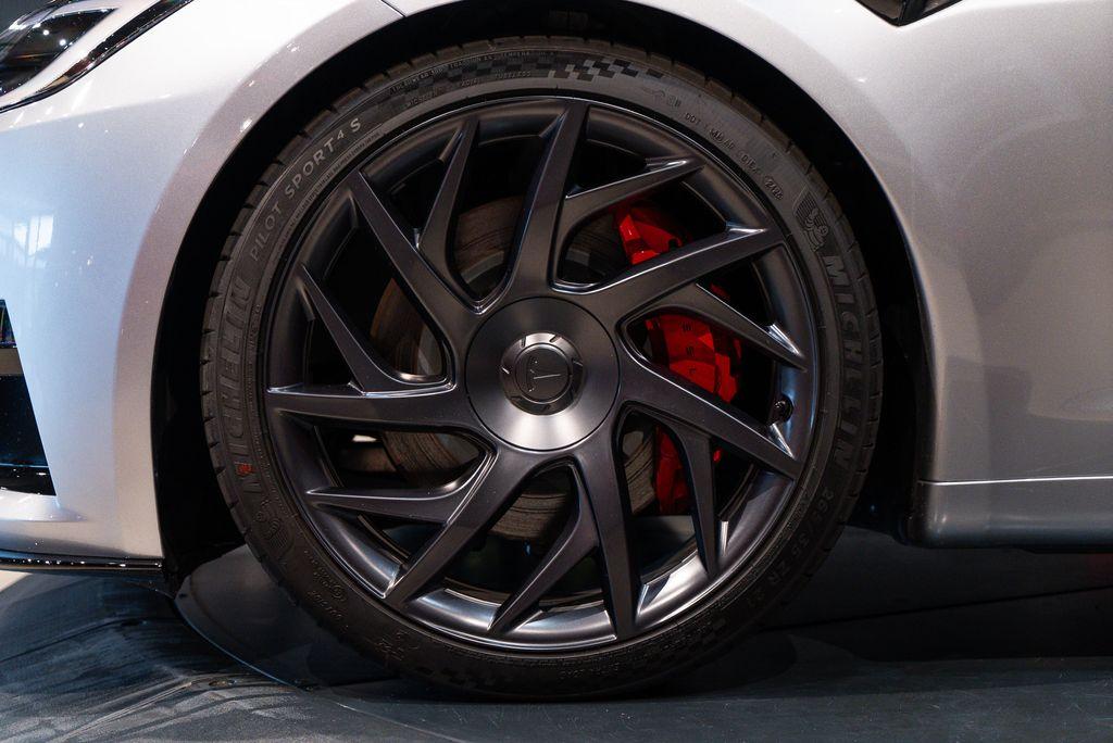 http://www.koenigseggchicago.com/galleria_images/78/78_p12_l.jpg