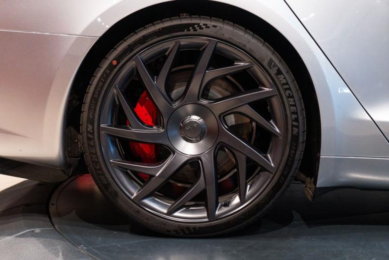 http://www.koenigseggchicago.com/galleria_images/78/78_p14_f.jpg