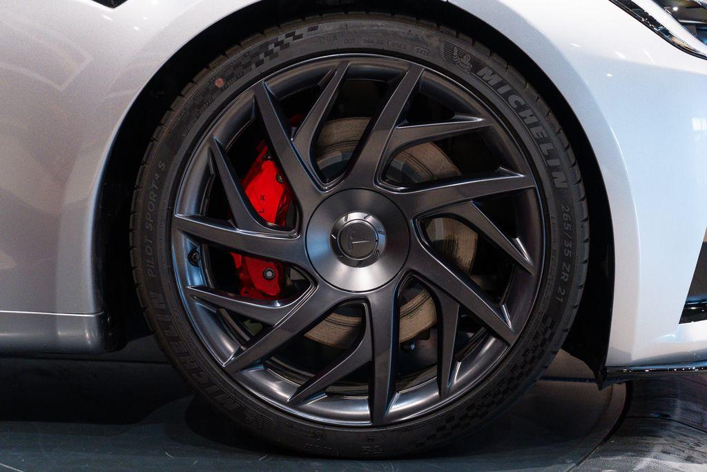 http://www.koenigseggchicago.com/galleria_images/78/78_p15_l.jpg