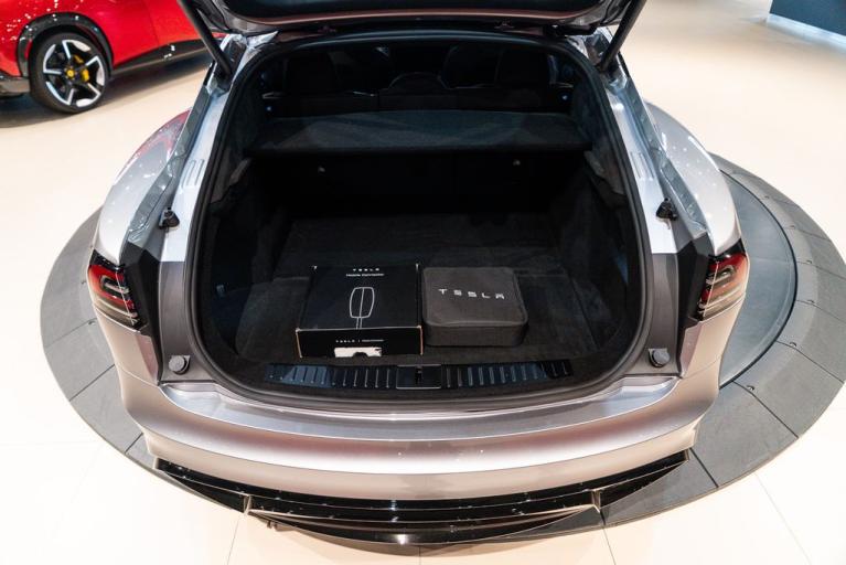 http://www.koenigseggchicago.com/galleria_images/78/78_p16_f.jpg