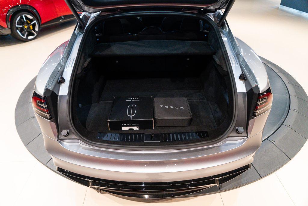 http://www.koenigseggchicago.com/galleria_images/78/78_p16_l.jpg
