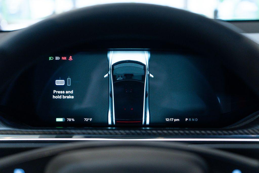 http://www.koenigseggchicago.com/galleria_images/78/78_p24_l.jpg