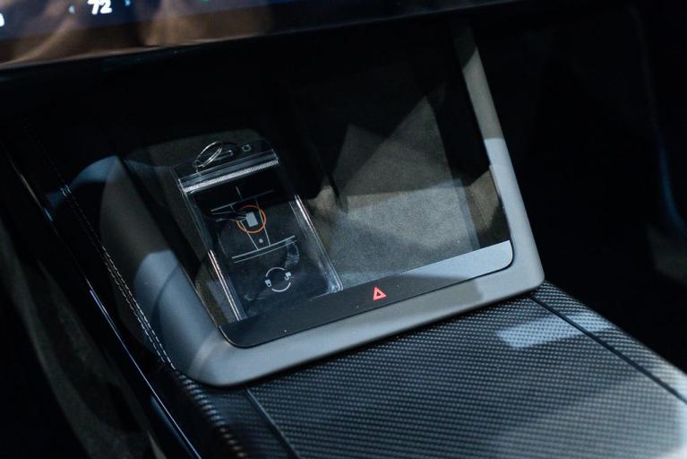 http://www.koenigseggchicago.com/galleria_images/78/78_p31_f.jpg