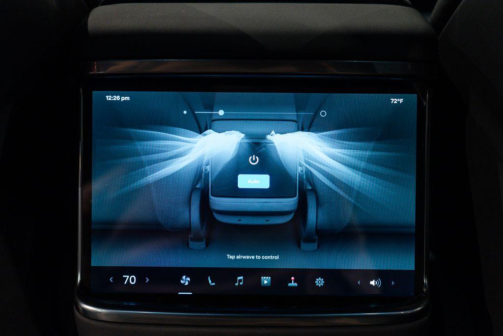http://www.koenigseggchicago.com/galleria_images/78/78_p37_l.jpg
