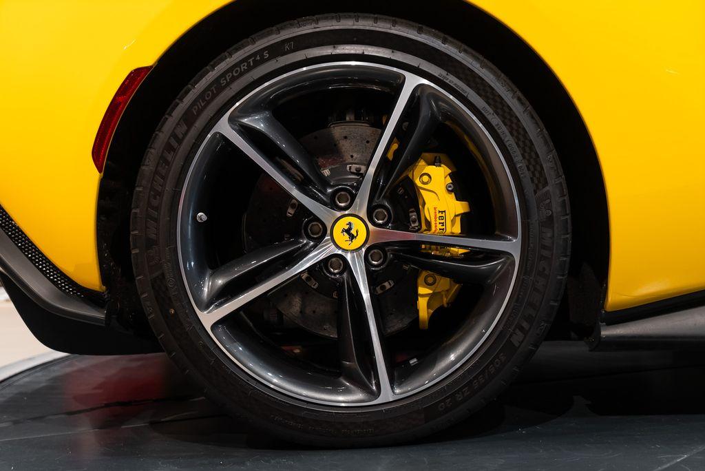 http://www.koenigseggchicago.com/galleria_images/79/79_p15_l.jpg