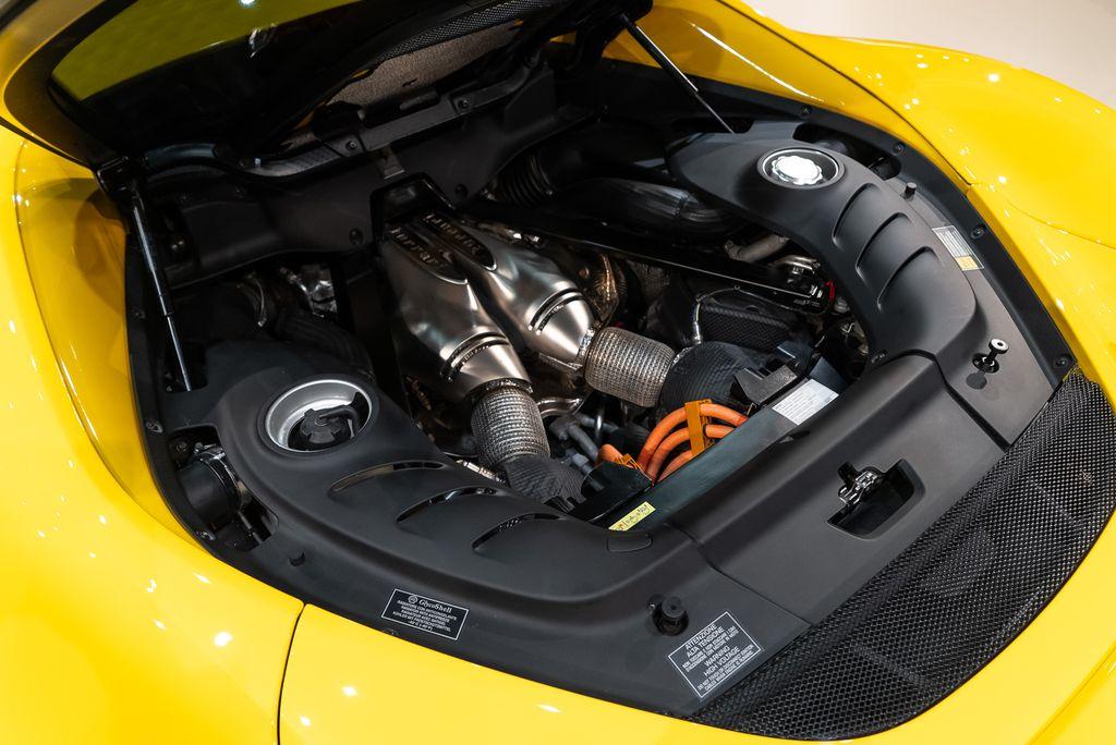 http://www.koenigseggchicago.com/galleria_images/79/79_p17_l.jpg