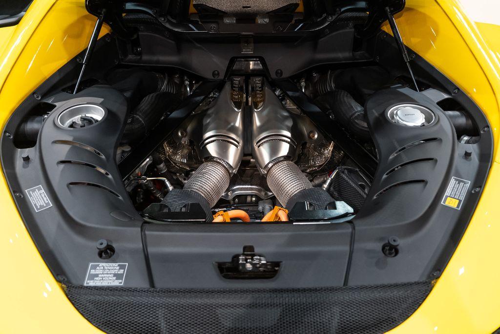 http://www.koenigseggchicago.com/galleria_images/79/79_p18_l.jpg