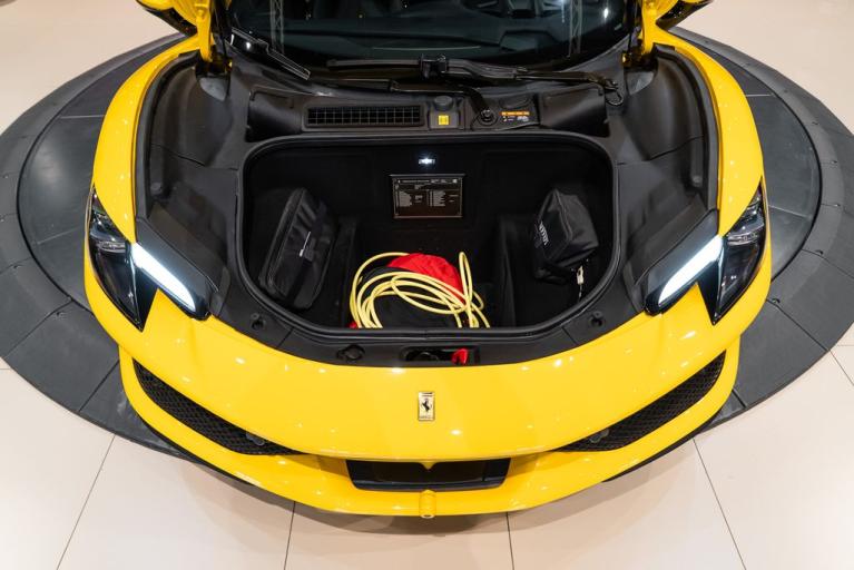 http://www.koenigseggchicago.com/galleria_images/79/79_p20_f.jpg
