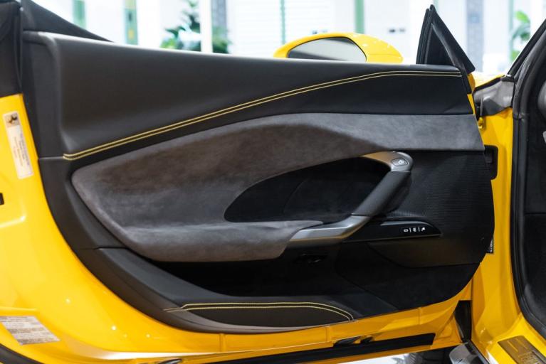 http://www.koenigseggchicago.com/galleria_images/79/79_p23_f.jpg