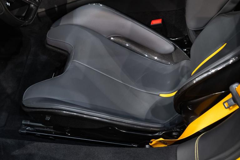 http://www.koenigseggchicago.com/galleria_images/79/79_p24_f.jpg