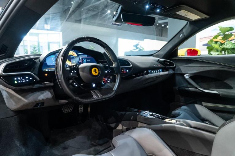 http://www.koenigseggchicago.com/galleria_images/79/79_p25_f.jpg