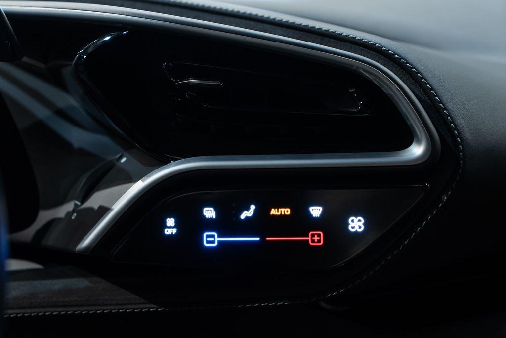 http://www.koenigseggchicago.com/galleria_images/79/79_p31_l.jpg