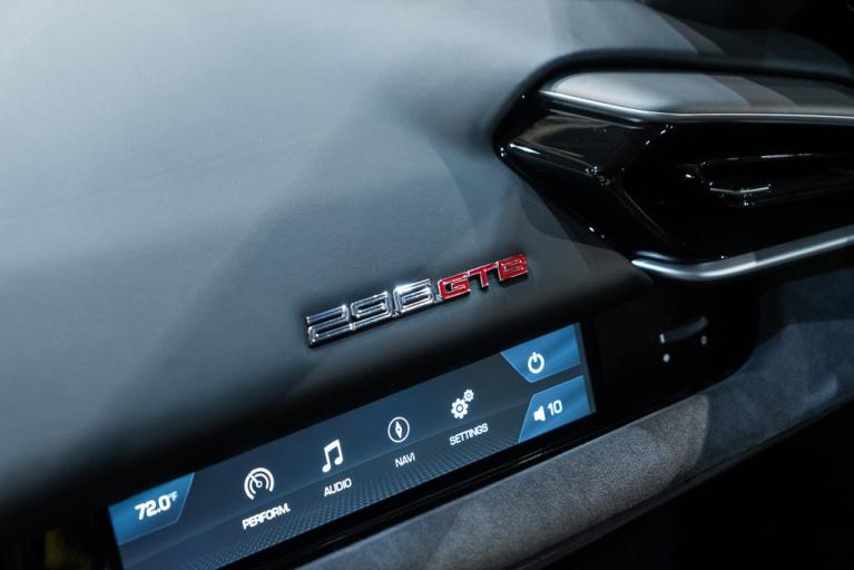 http://www.koenigseggchicago.com/galleria_images/79/79_p32_f.jpg
