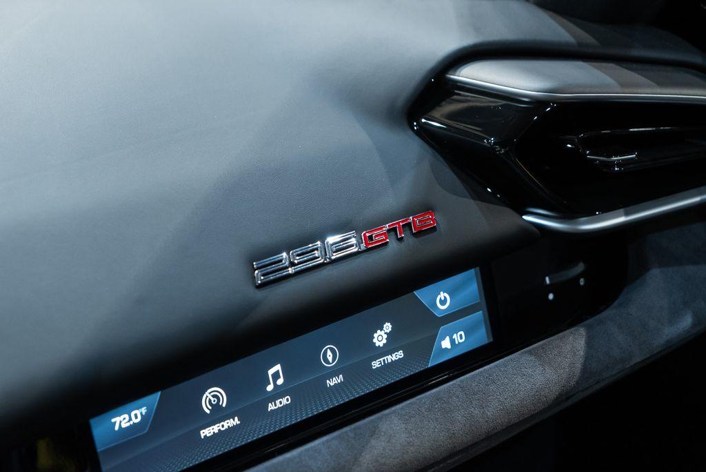 http://www.koenigseggchicago.com/galleria_images/79/79_p32_l.jpg