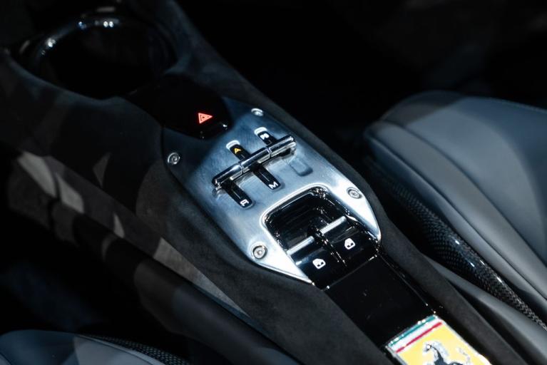 http://www.koenigseggchicago.com/galleria_images/79/79_p35_f.jpg