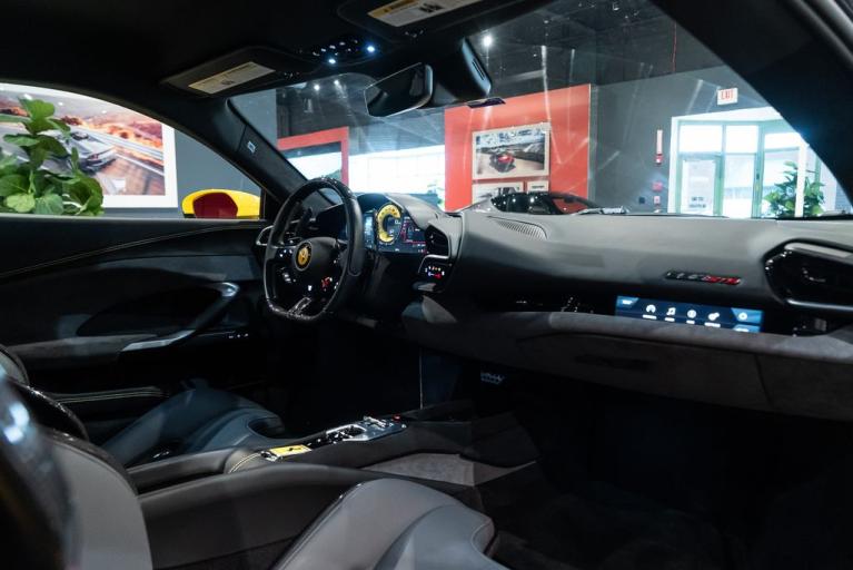 http://www.koenigseggchicago.com/galleria_images/79/79_p36_f.jpg