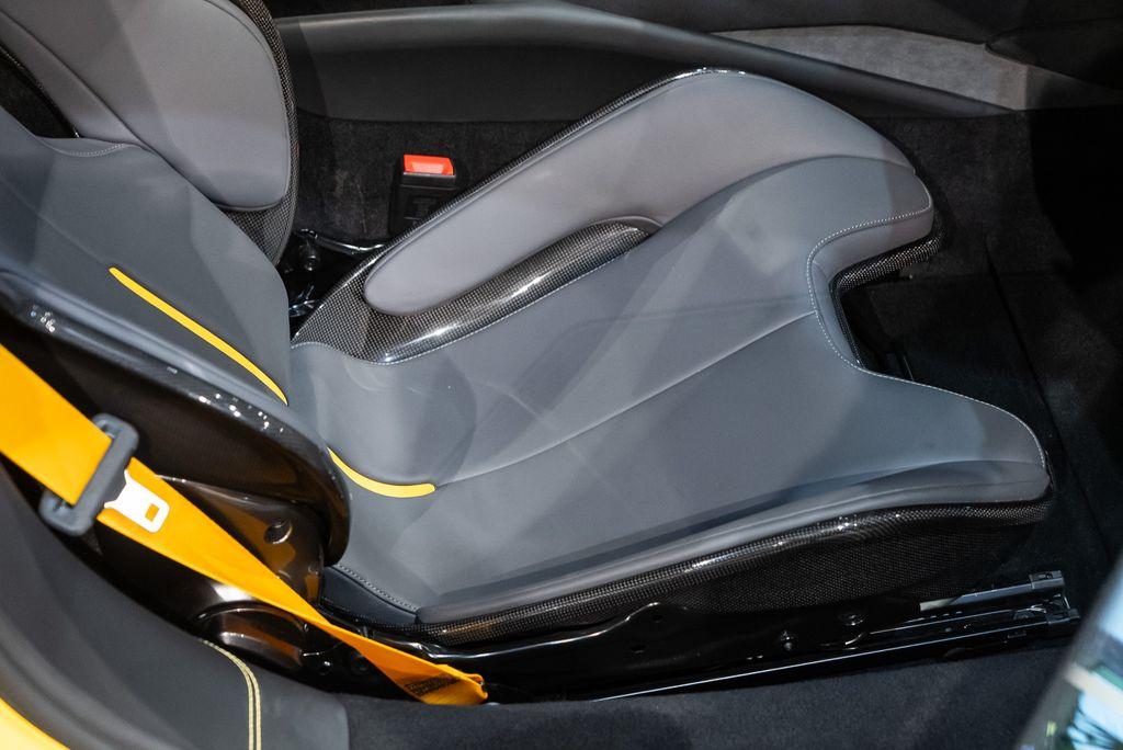 http://www.koenigseggchicago.com/galleria_images/79/79_p37_l.jpg